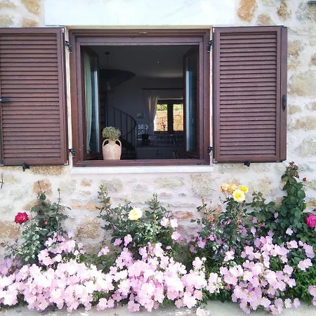 Holiday home Roussa's House *